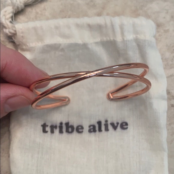 Tribe Alive rose gold crisscross bracelet. New - Picture 3 of 4